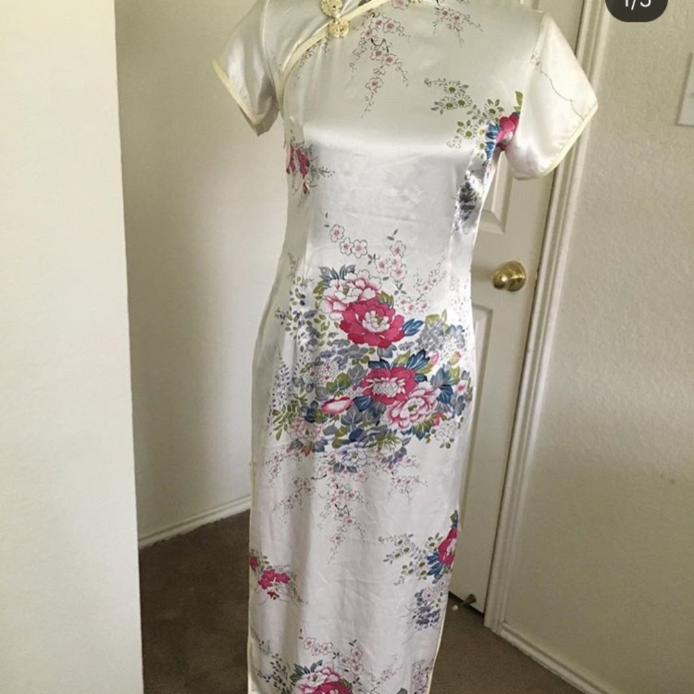 Vintage cheongsam - Picture 2 of 7